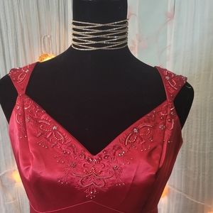 🧡 Embellished Halter Gown sz8🧡